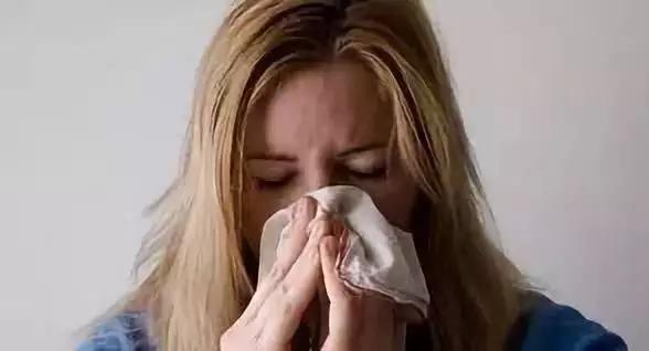 打喷嚏流涕感冒和鼻炎怎么区分,打喷嚏流鼻涕怎么区分感冒和鼻炎