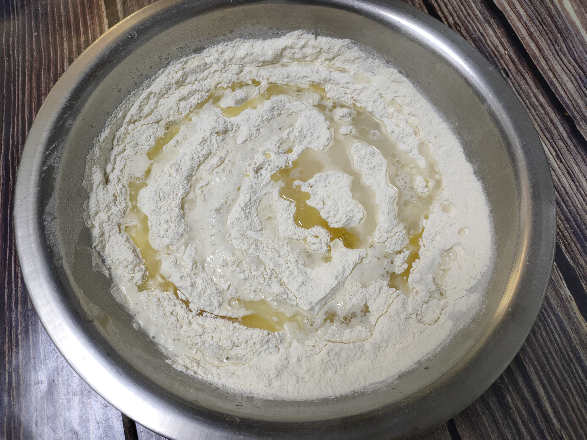 炸油条放了油条蓬松粉还放酵母吗,炸油条发硬不蓬松怎么快速解决