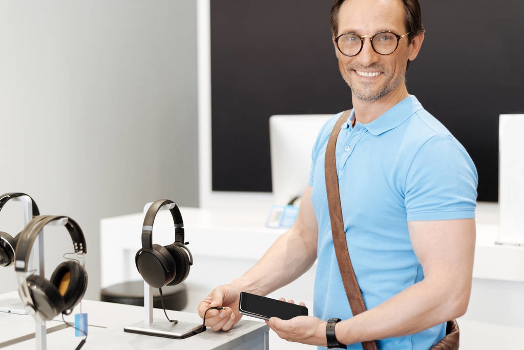 90后美女开美甲店，通过精准引流和免费经营，赚大了