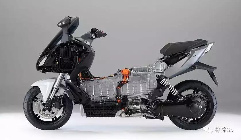 S1000RR摩托车新增M套件，BMW两款拳头产品重拳出击！