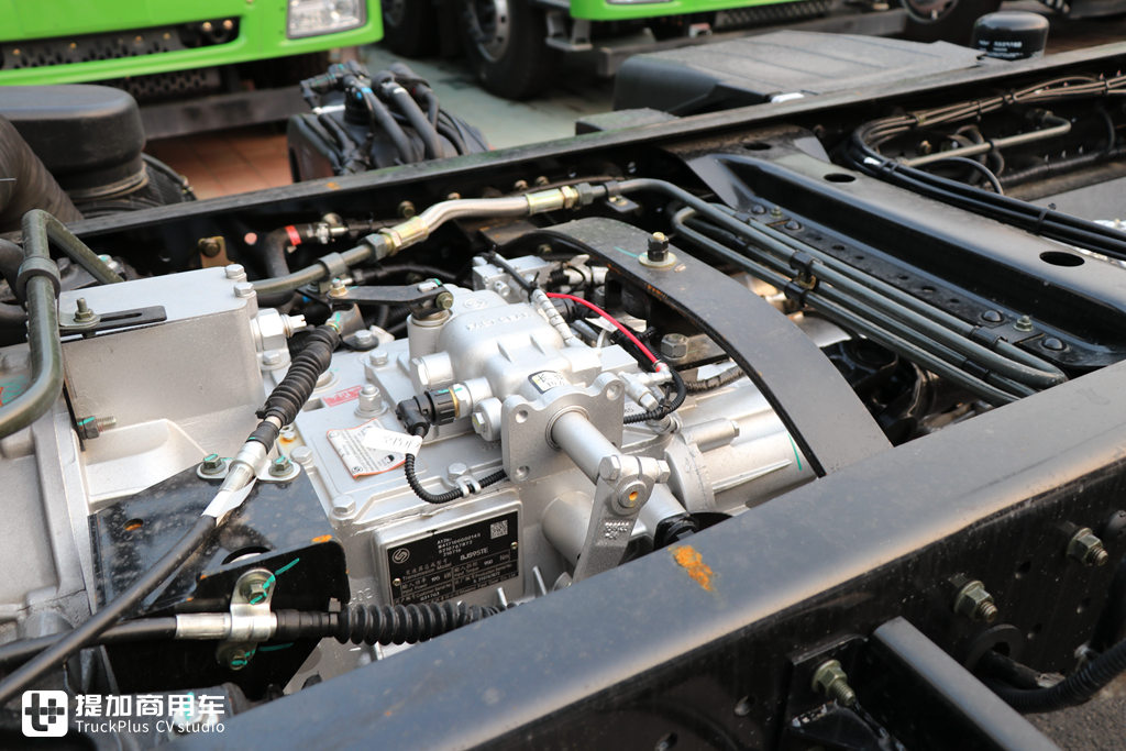 奥铃大黄蜂国五发动机,奥铃大黄蜂玉柴六缸245马力版