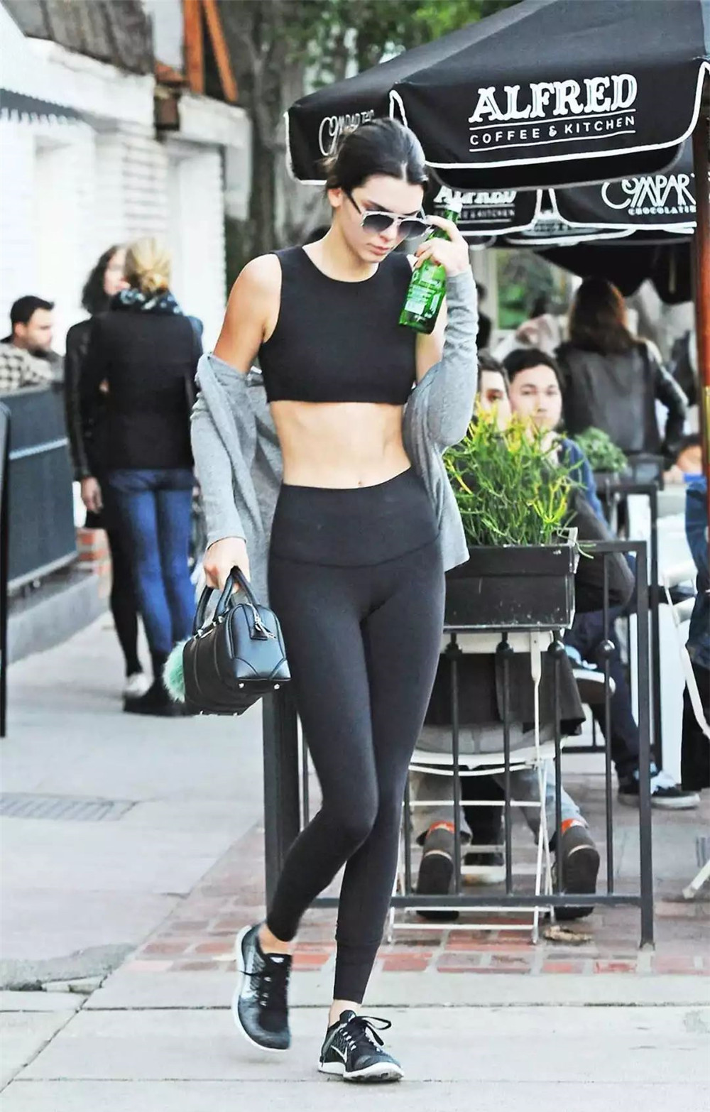 梨形身材的女性不要随便乱穿衣,梨形身材的女人秋冬怎样穿搭