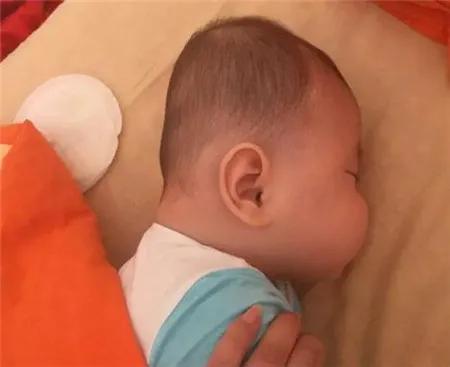 老人睡扁头是怎么回事,为什么老人非要给孩子睡扁头