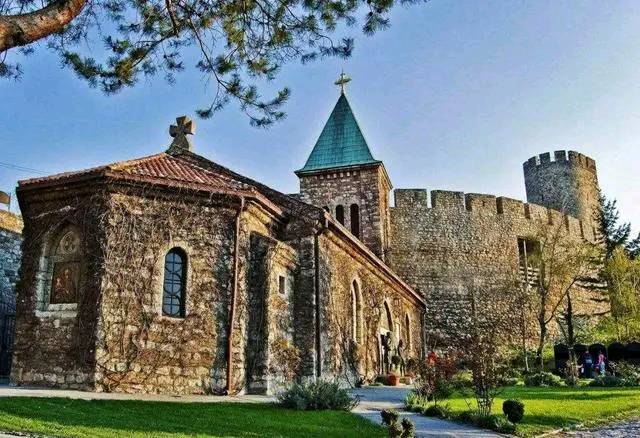 塞尔维亚景色很美，自然环境也不错，治安比想象中好很多