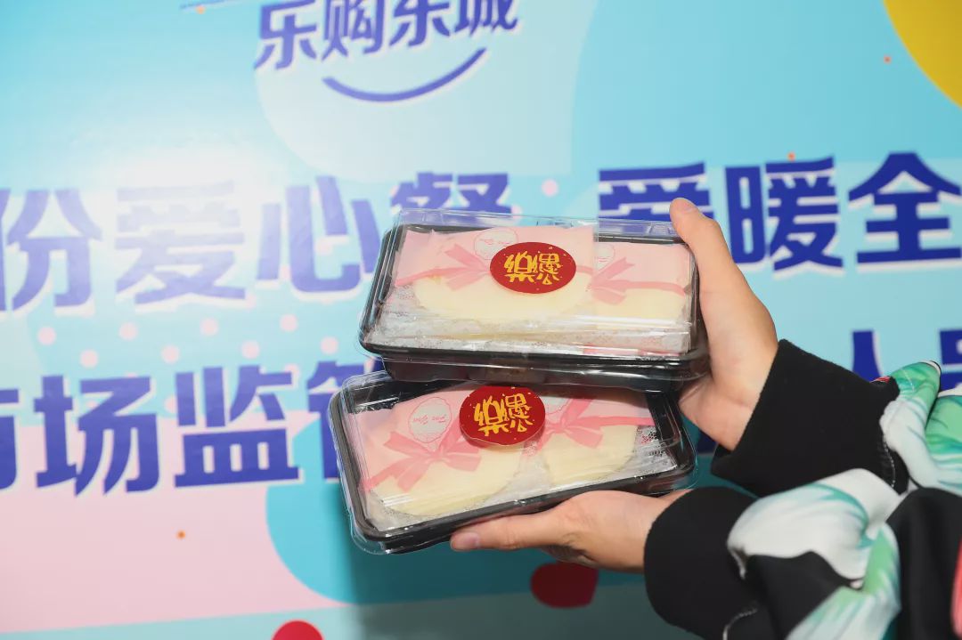 冬日里的温暖传递,冬日的温暖和幸福在彼此间传递