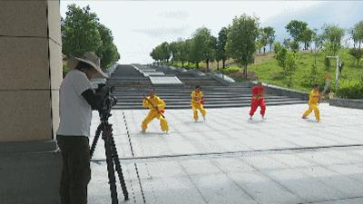 杩炲煄蹇棯鐜板満瑙嗛,杩炲煄琛楀ご蹇棯琛ㄦ紨