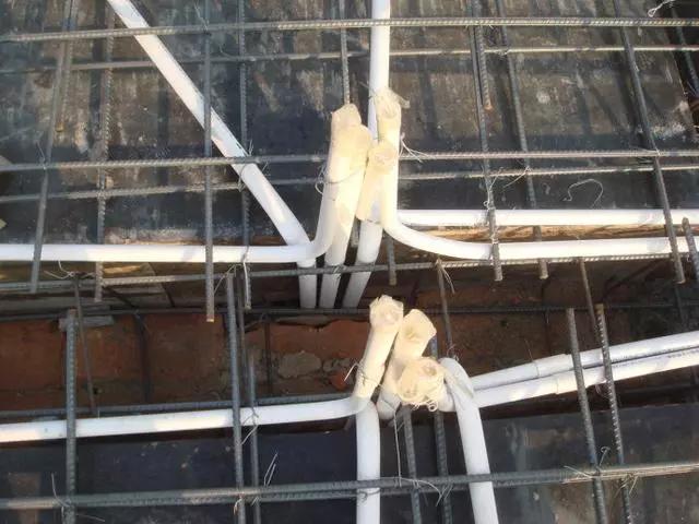 线管堵了穿不过去线怎么办,预埋线管被水泥堵了怎么疏通