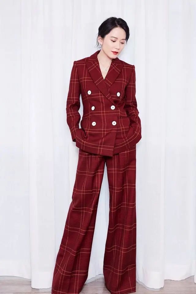 睡前五个瑜伽动作练出绵软好身材,越练越年轻的瑜伽方法