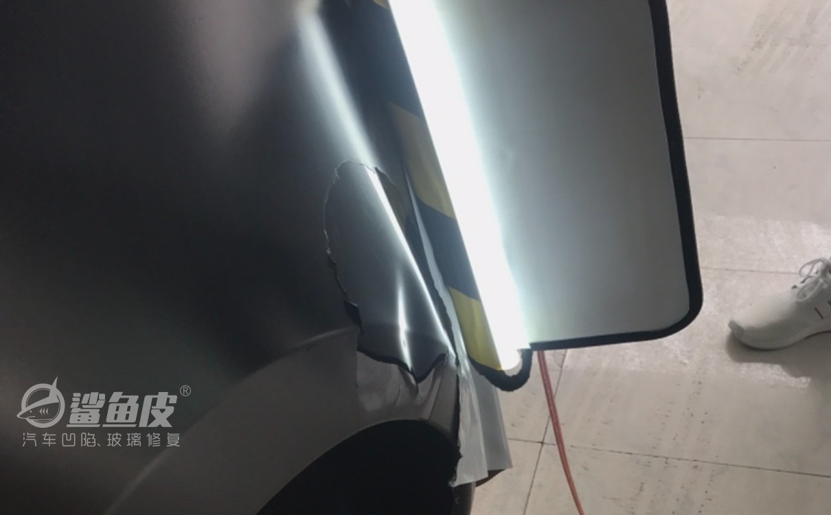 汽车被撞凹进去怎么办,汽车被撞凹陷了怎么拉出来