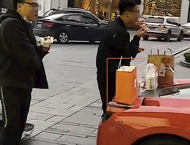 富二代开2500万兰博基尼回家,富二代开兰博基尼低调过界