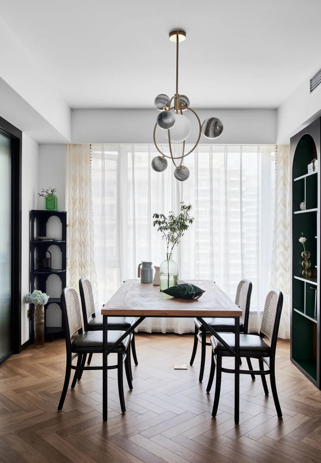 邻居秀家|细节控的家有多治愈?单凭她家开关就能出圈了