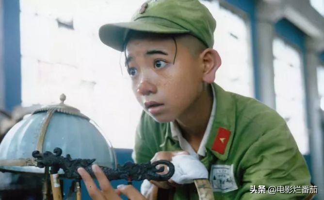 “我们都是小把戏”，这部92年神作，对成人世界的暗讽不输周星驰