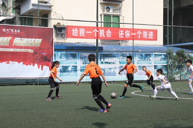 激情点燃梦想啦啦操,激情点燃足球