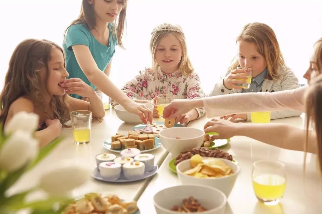 不能让垃圾食品成为孩子的零食,教孩子远离垃圾食品的3个妙招