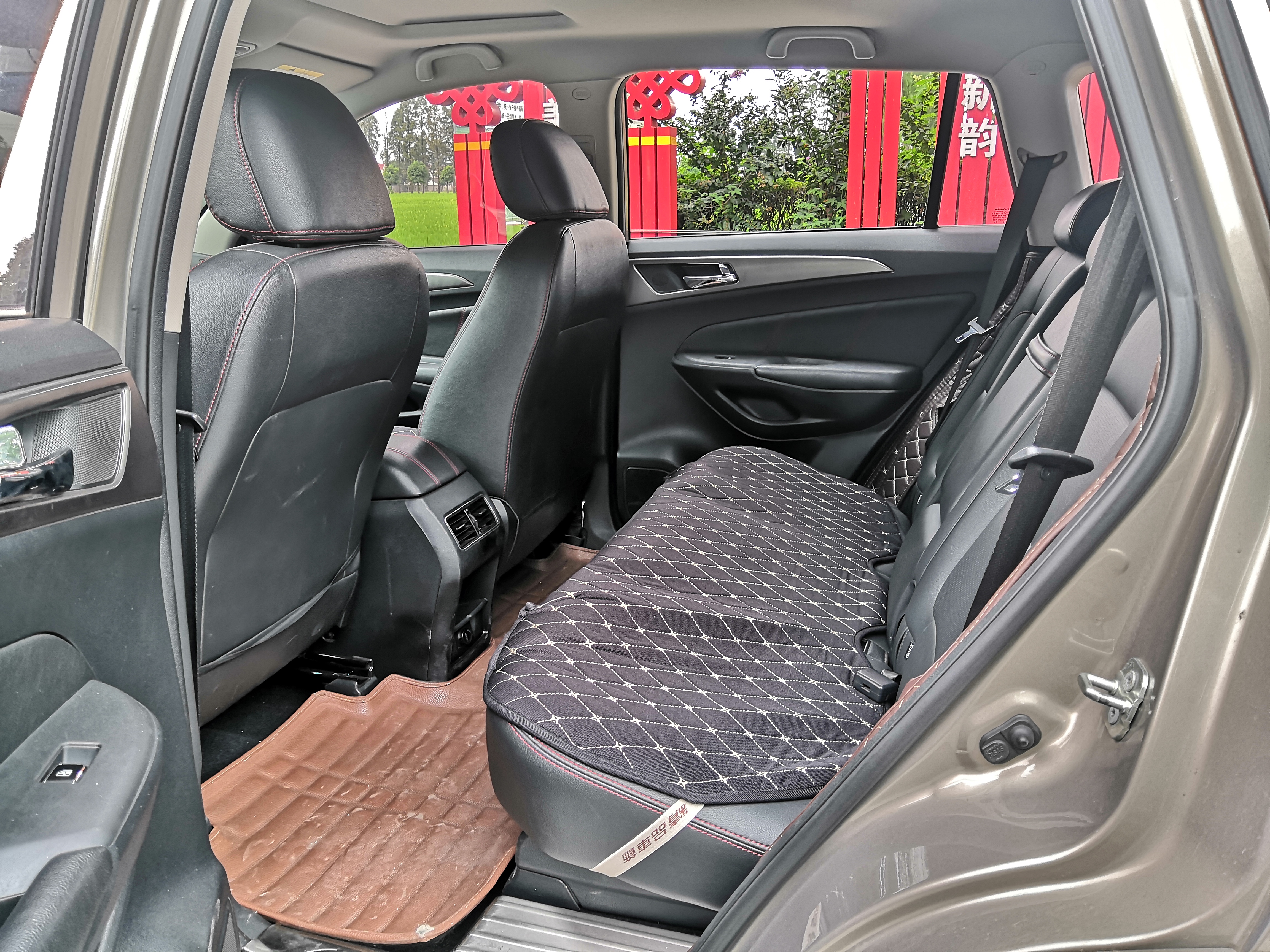 长安cs75放平当床的suv,2021款长安cs75suv