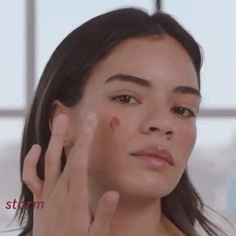 全网爆火彩妆,supreme粉底液