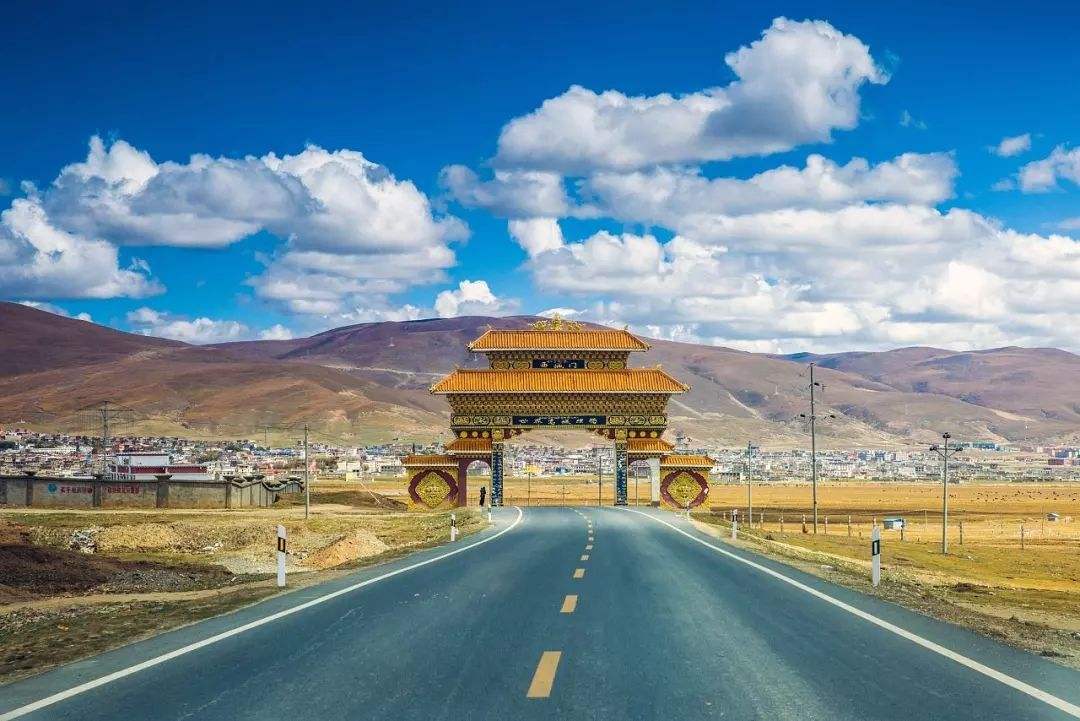 自驾318成都到拉萨费用多少,自驾318川藏线到拉萨有多少公里