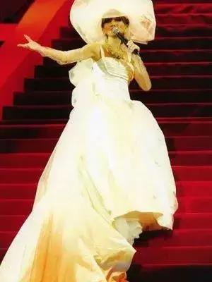 赵文卓梅艳芳扶灵,梅艳芳扶灵赵文卓