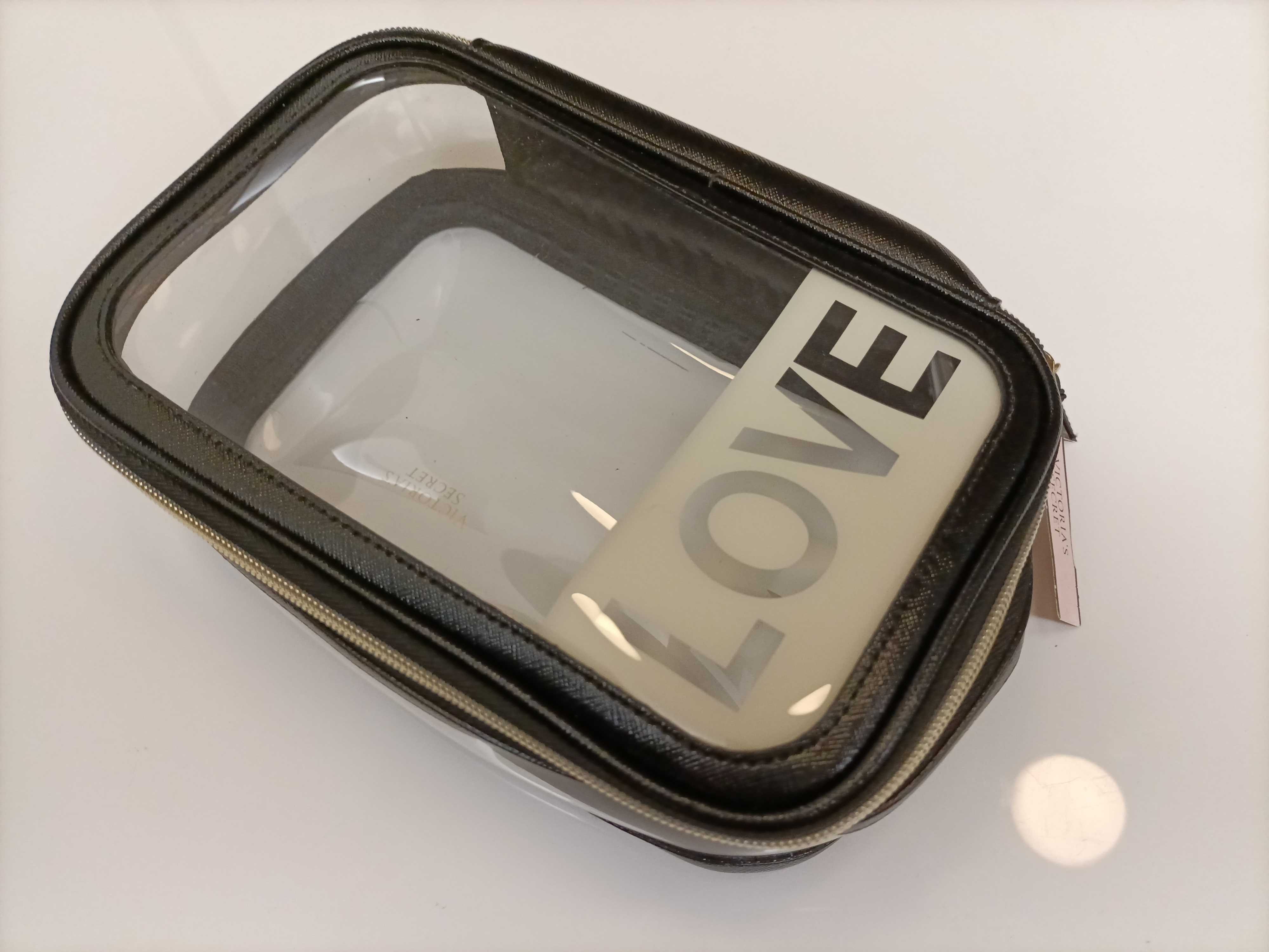 如果你认为「维密」只卖内衣,那就大错特错了