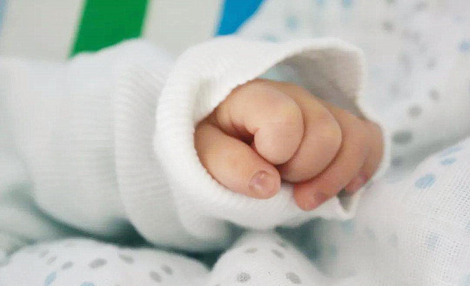 2岁宝宝高烧休克生命垂危,2岁宝宝高烧妈妈不管