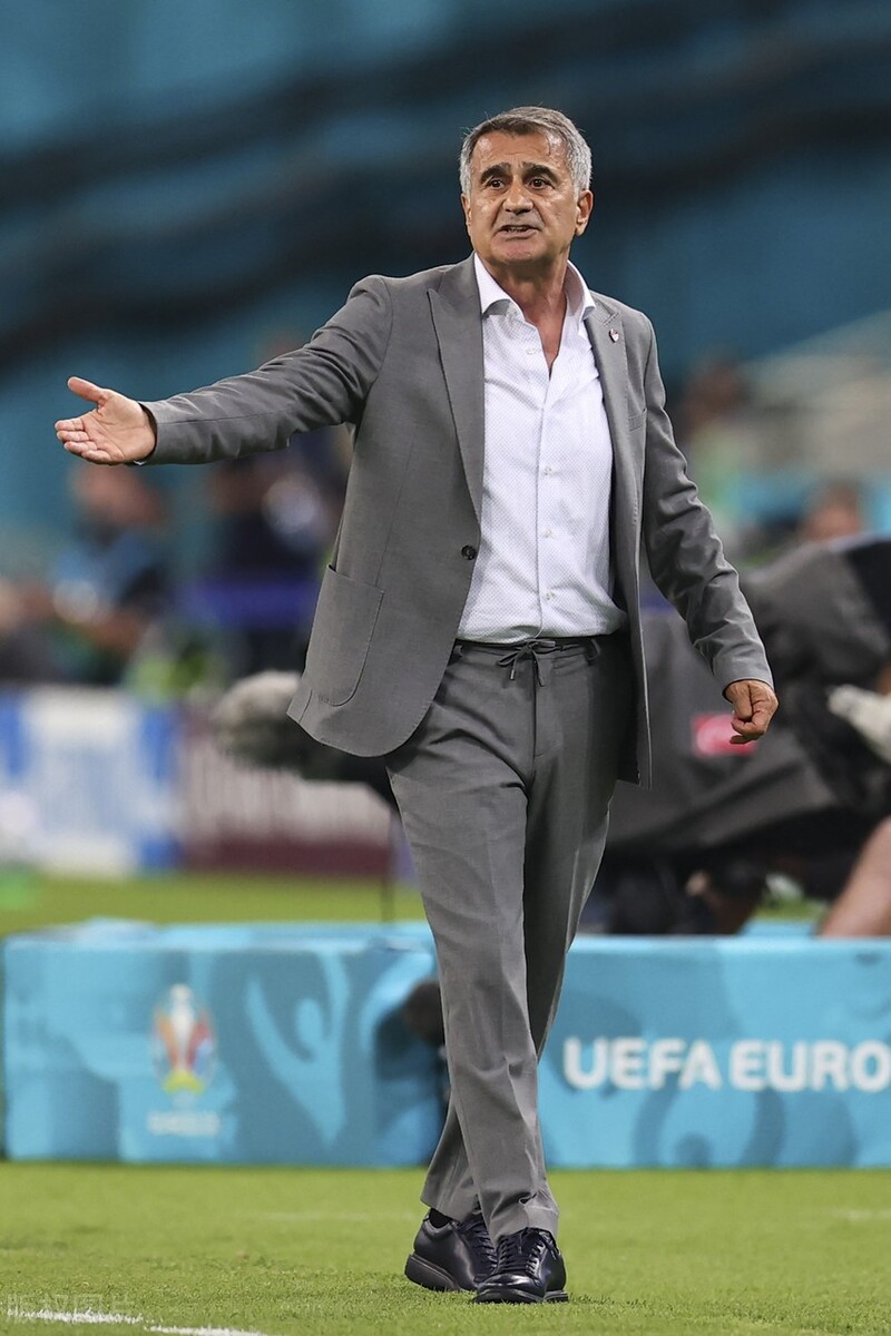 欧洲杯德国主帅勒夫,勒夫个人时装秀