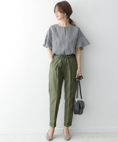 军绿色和藏蓝色裤子哪个好看,军绿色裤子和黑色裤子哪个好看