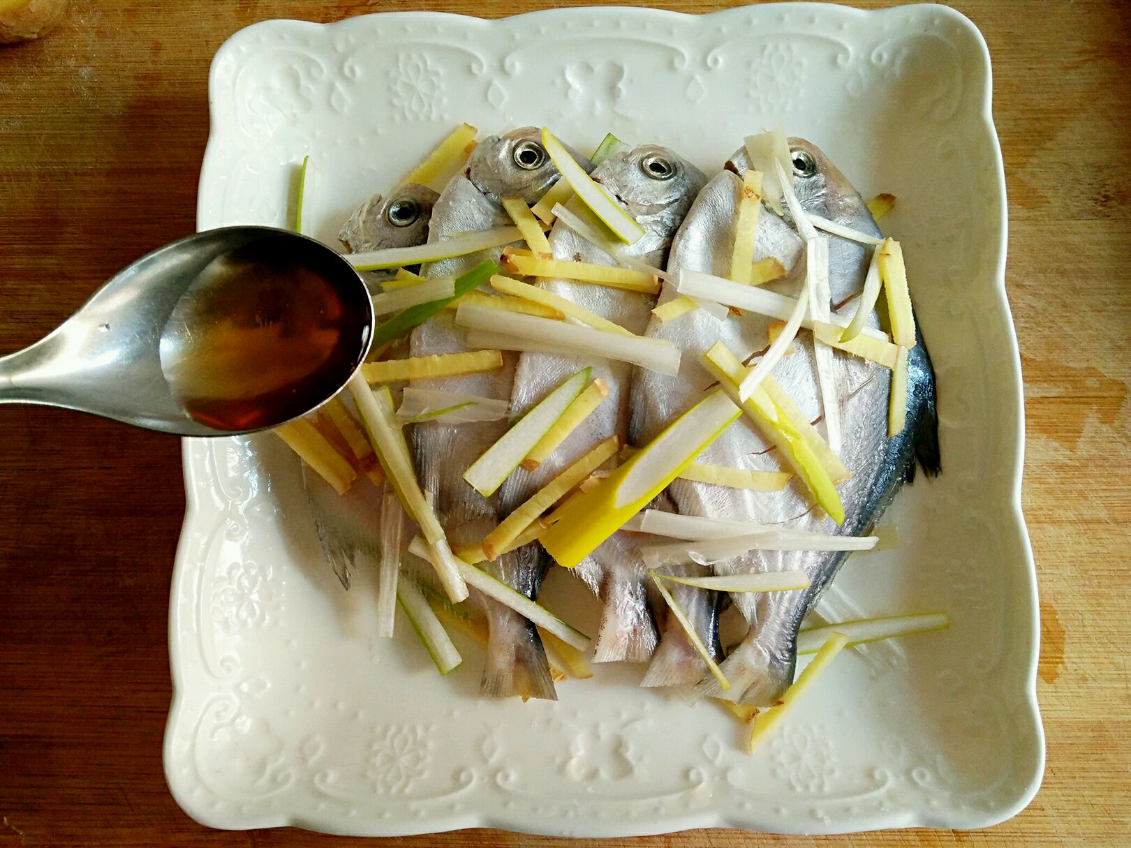 非常简单的香煎小鲳鱼又香又酥皮,小鲳鱼煎鱼无腥