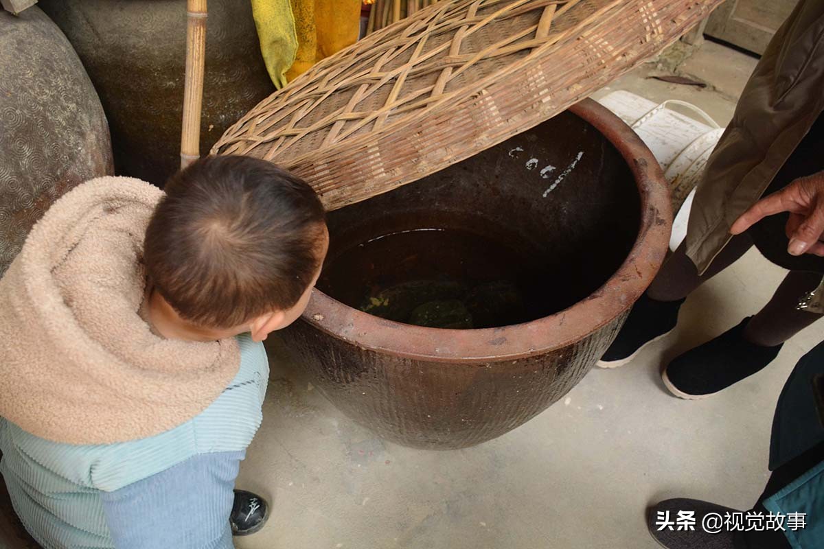 村民挖水井,村民挖井挖到泉眼