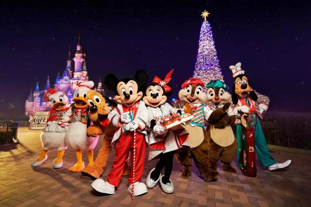 迪士尼乐园:香港向左,上海向右