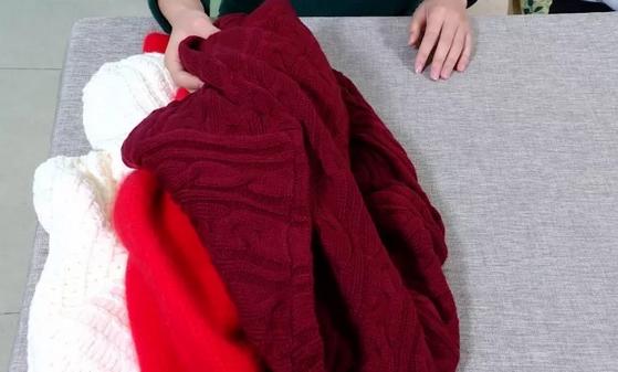 旧毛衣改造帽子编织方法,如何用旧毛衣做帽