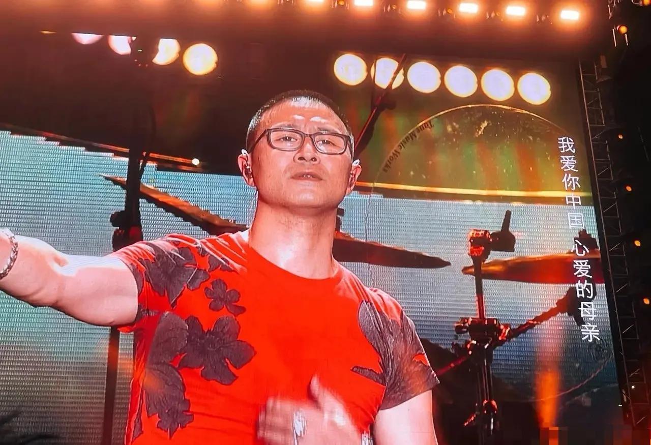 2019年汪峰演唱会当我想你的时候,汪峰演唱会观众落泪