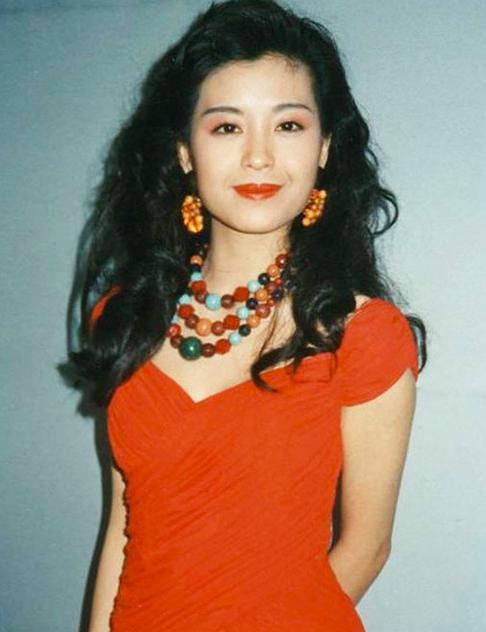 “潇洒亚姐”的浪荡人生，和她爱过的那些有钱男人