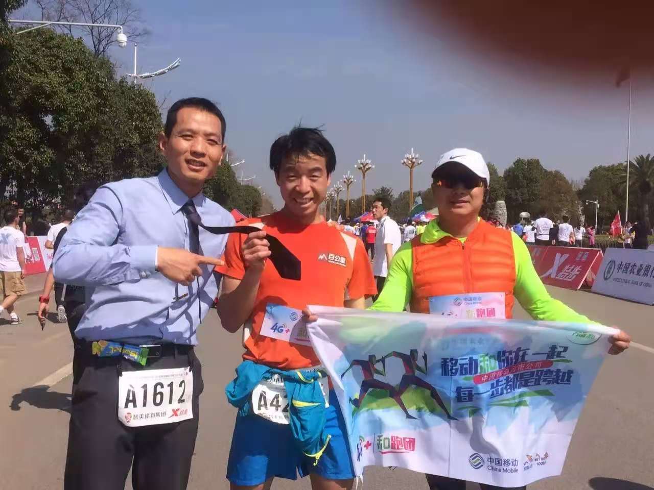 甘肃越野赛遇难者双龙：发誓完成国内百公里赛事，计划去美国参赛，“不管明天是否下雨，赶在天亮前出发”