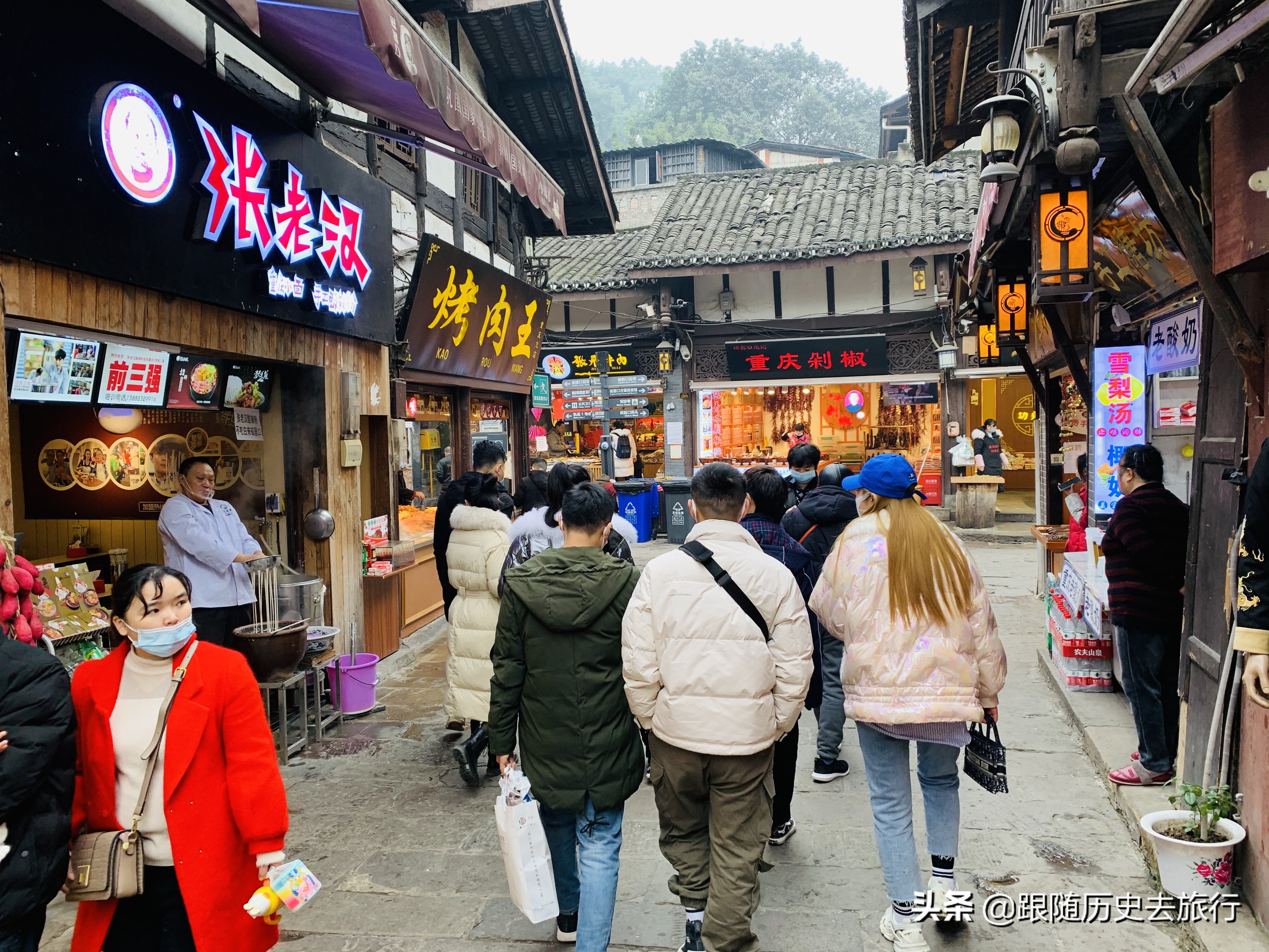 重庆旅游必去的磁器口，延绵千年古色古香，为啥却有很多人吐槽？