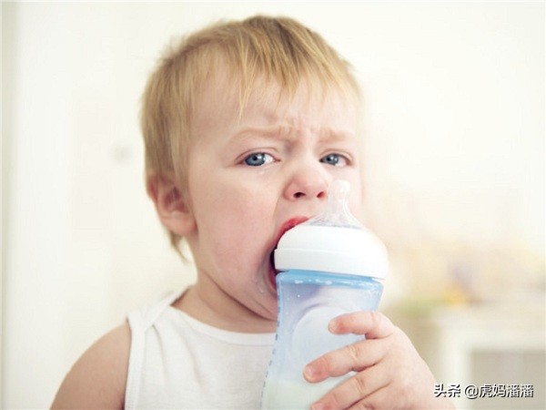 宝宝舌苔发白且厚是什么原因,宝宝舌苔又白又厚是怎么回事