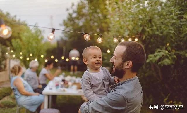 孩子总想妈妈陪着,孩子老是要妈妈陪玩怎么办