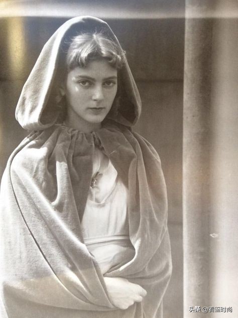 什么！她今年89岁？依然活跃的超模界的常青树卡门（Carmen）