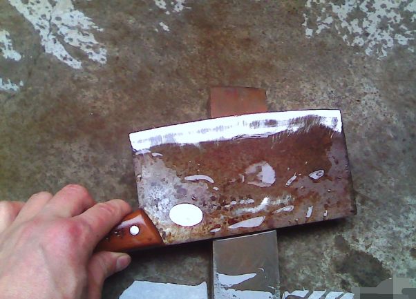 菜刀生锈了怎么把菜刀洗干净,菜刀生锈了能用白醋泡除锈吗