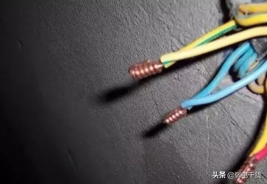 老电工接线头5秒一个美观又牢固,老电工安装插座线路一分钟搞定