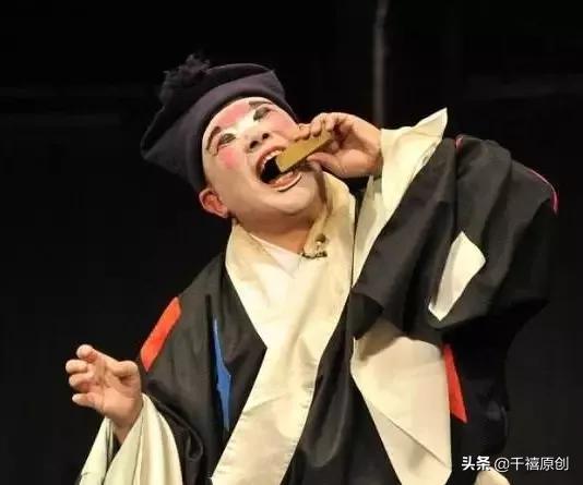 金镯银镯别贴肉戴？圆形变方形，是买到假货，还是戴的方法不对？