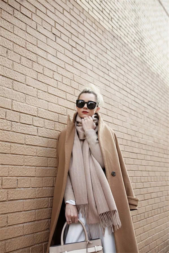 大衣围巾女冬季高级感系法,喜欢穿大衣的女孩子是什么风格