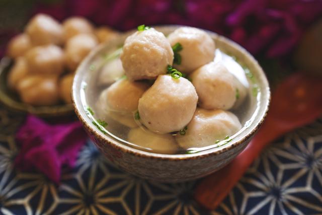 草鱼鱼丸的制作方法和配方大全,草鱼鱼丸的制作方法和比例配方