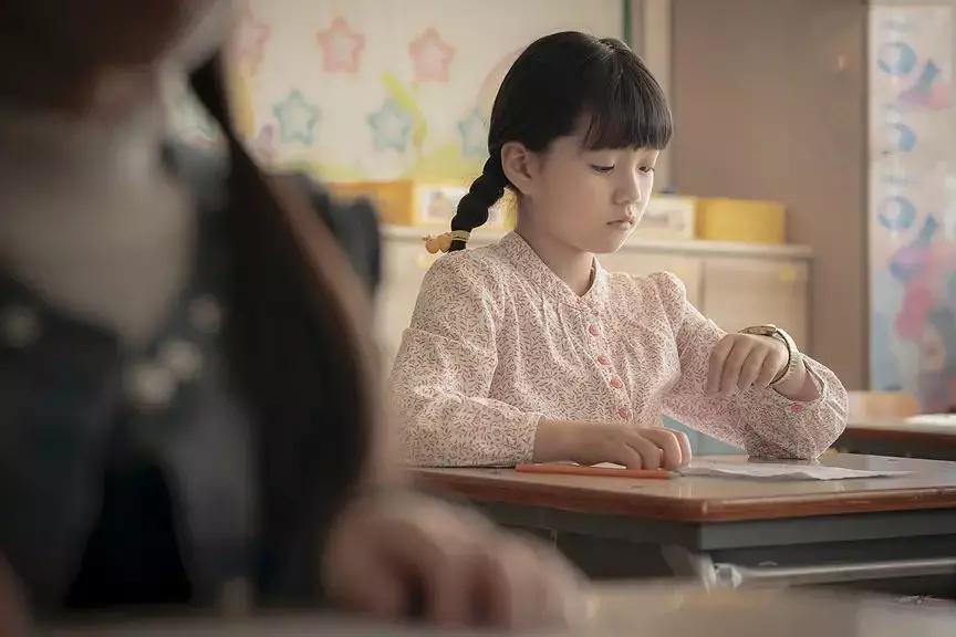 孩子网课看手机要怎么教育 (如何让孩子使用手机和网课)