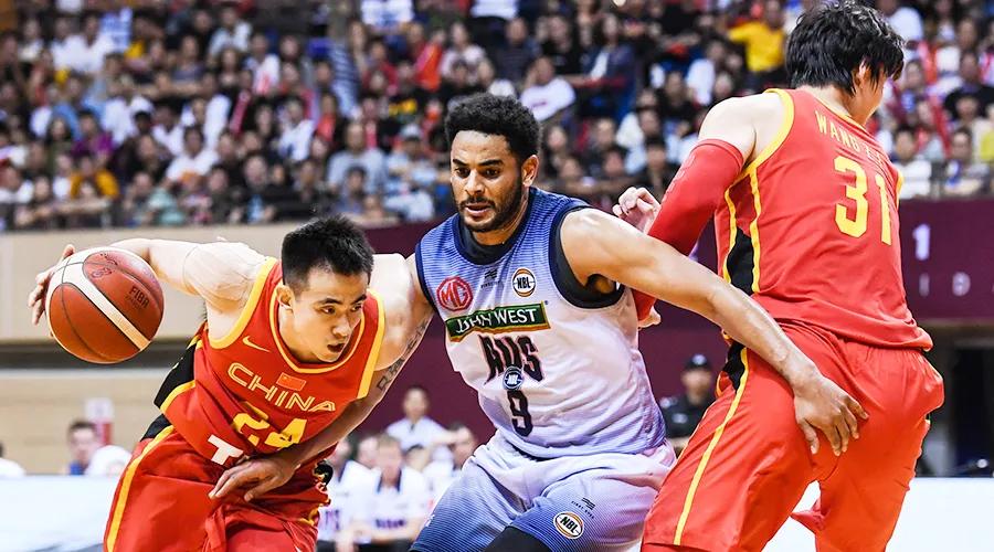 周琦与刘传兴,周琦与刘传兴合照