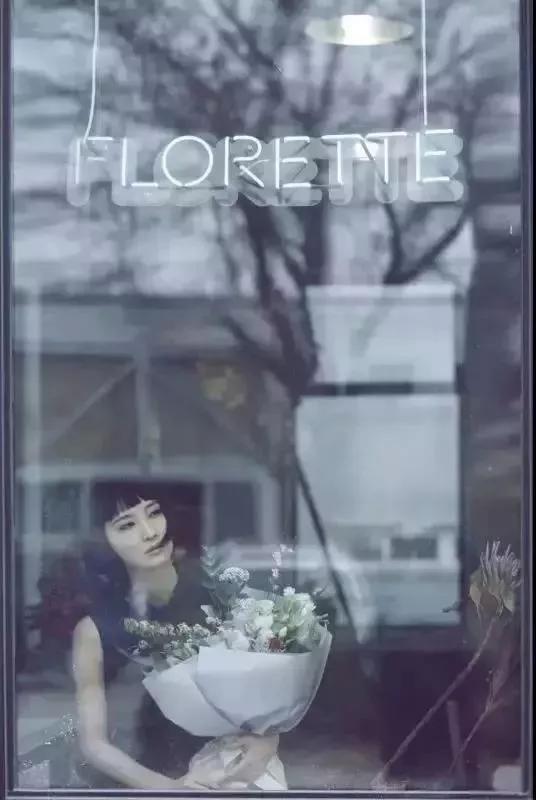 只要花点心思，破房子也能变成网红花店，这里明星都喜欢来打卡