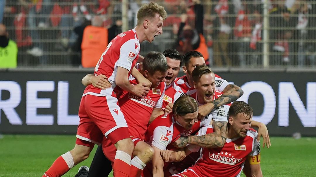 柏林联合球迷自建球场,柏林联合球迷捐血