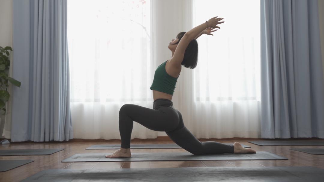 30岁转行做瑜伽教练晚么,33岁还适合做瑜伽老师吗