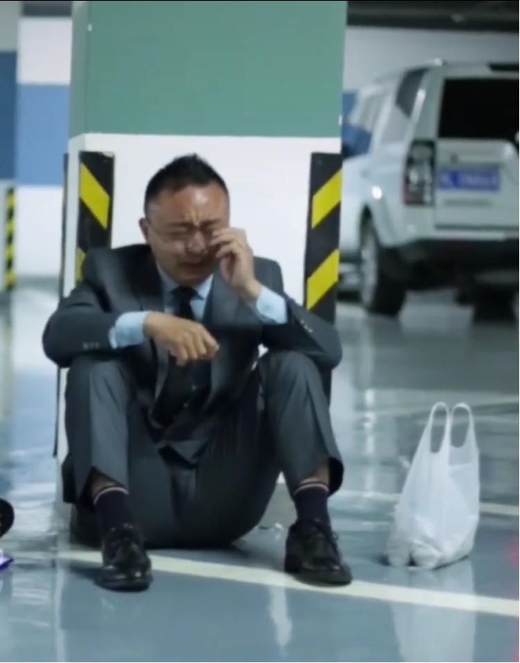 43岁外卖员送餐时猝死仅赔两千,48岁南京外卖员猝死