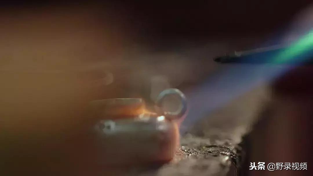 敖鲁古雅原始部落驯鹿喂草,敖鲁古雅驯鹿旅行