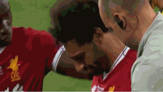 欧冠:哈维尔鼻血不止,因拉莫斯这一动作!